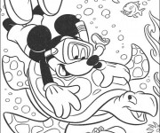 Coloriage Mickey nage avec une tortue aquatique